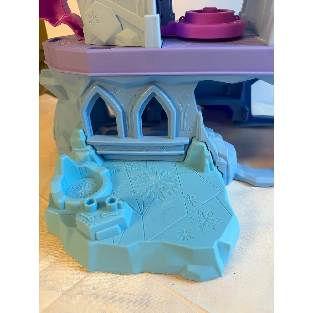 Fisher Price Little People Disney Frozen Elsa Ice Palace Playset Lights Sounds